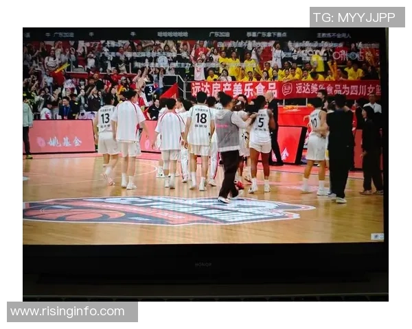 李慕豪的篮球之路：从青涩少年到职业球员的成长历程与挑战