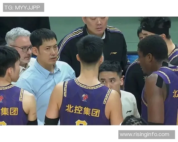 北控与辽宁激战正酣双方球员拼尽全力争夺胜利